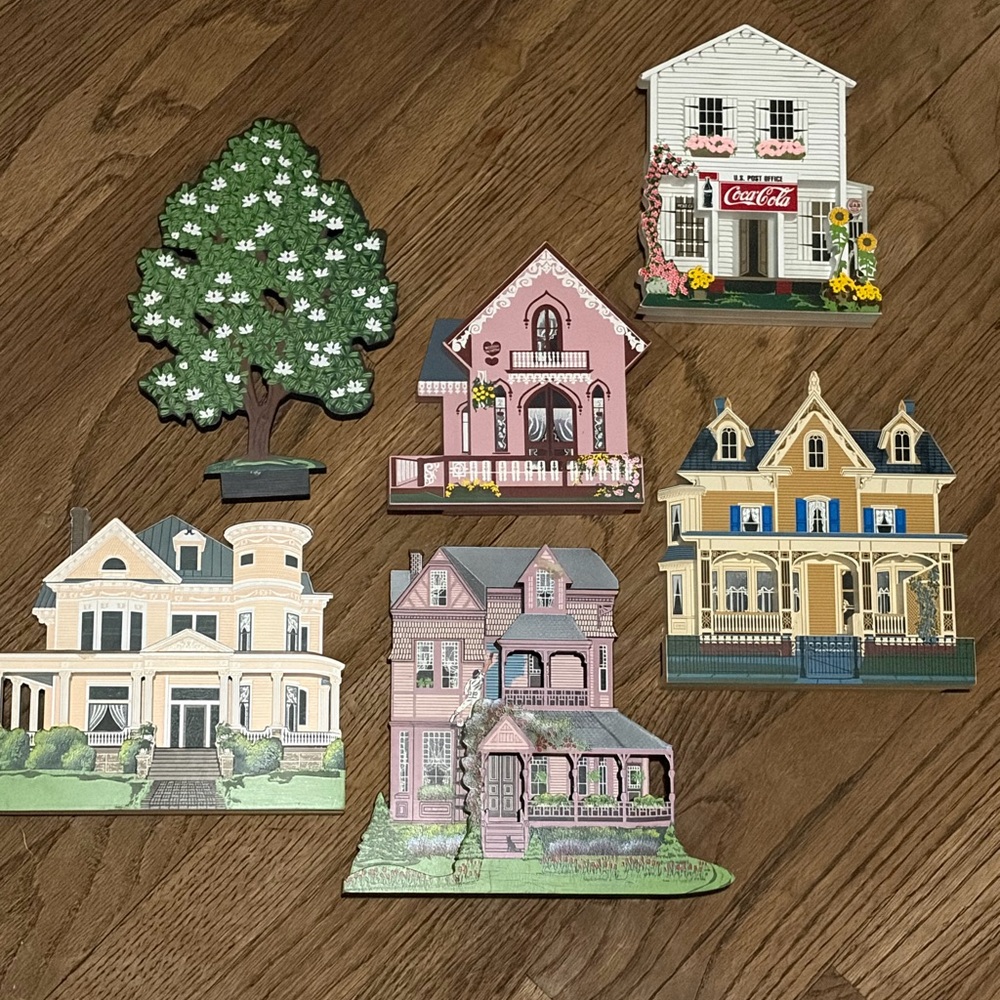 Charming Wooden House Decor Set